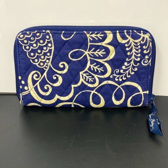 Vera Bradley wallet - Picture 1 of 4